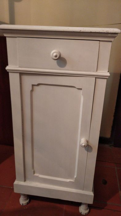 Pequenos móveis de apoio