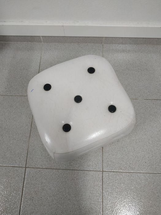 Puff dado preto e branco