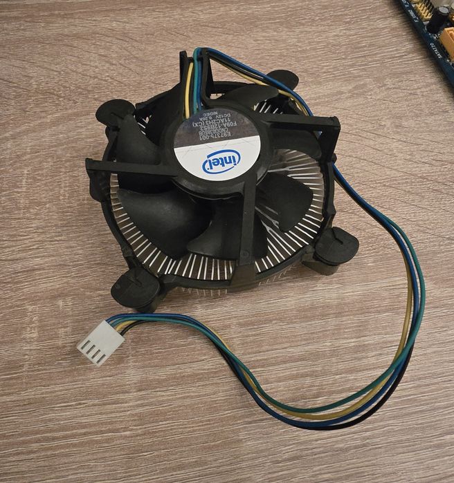 GIGABYTE GA-G31M-ES2L + Pentium E6600 + 2 ГБ DDR2 + кулер + заглушка