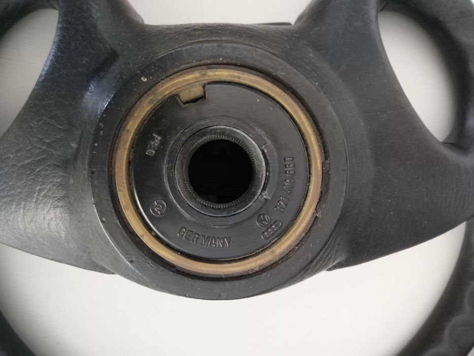 Vendo Volantes e  Pneus com Jante Golf 2
