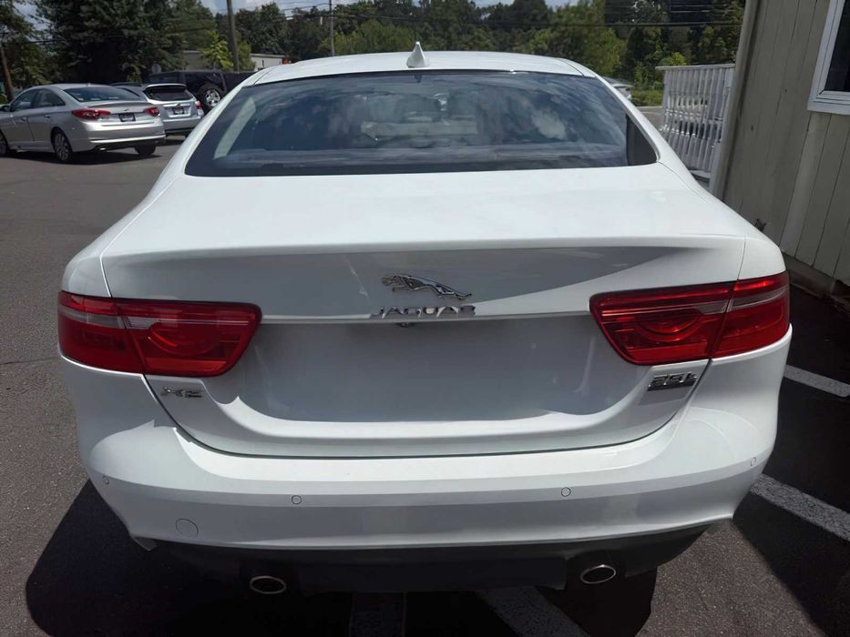 Jaguar XE 25t      2018