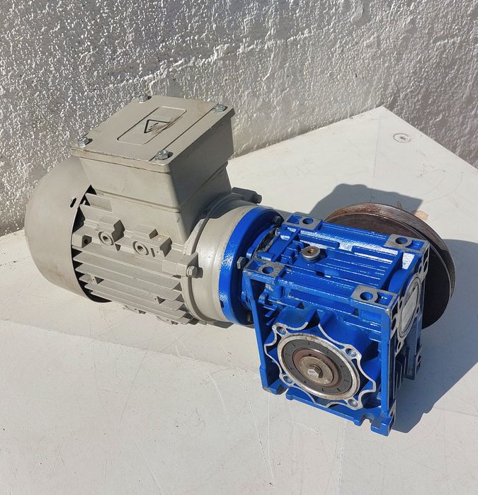 Motor com rotor 60 voltas minuto trifásico