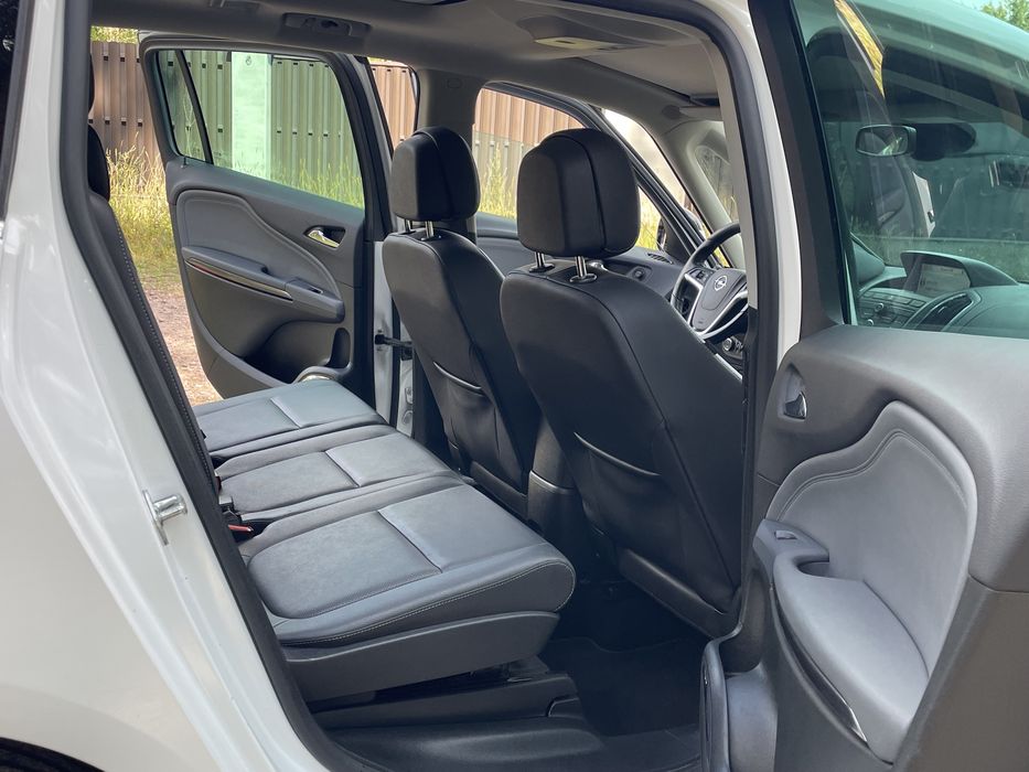 Свіжопригнана Opel Zafira Tourer 2013р.в  1.6 газ/бензин