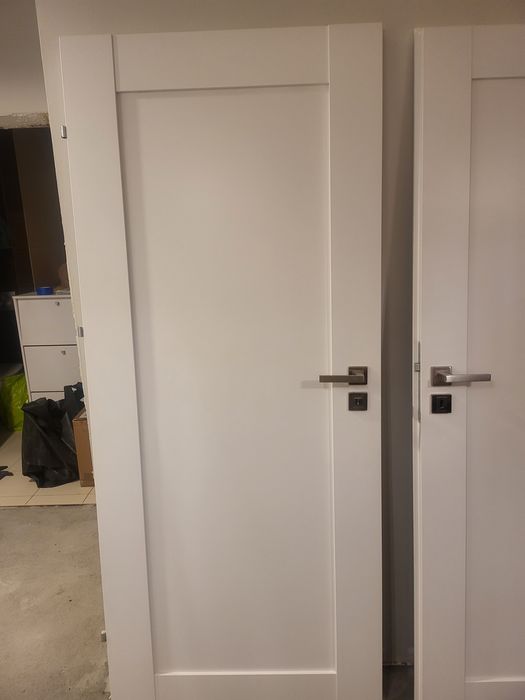 Drzwi wewnętrzne z klamkami