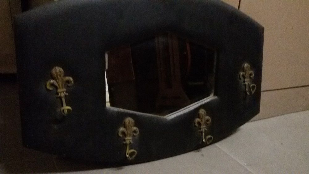 Mesa (em latão) (antiguidades)