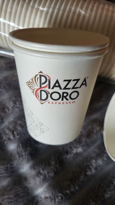 Одноразовий посуд: ложки , паперові стакани