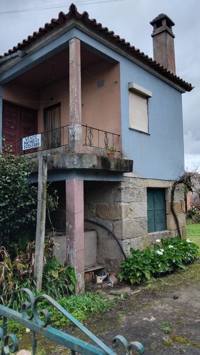 Vende  moradia bem localizada estrada principal