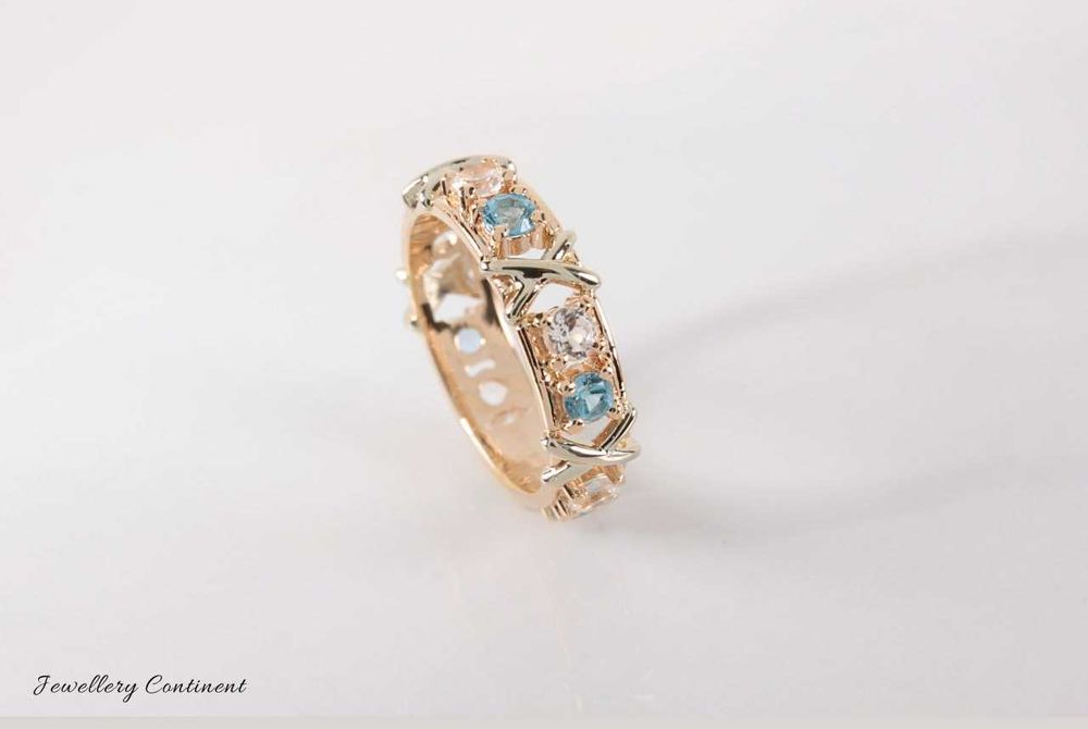 Кольцо из золота с топазами