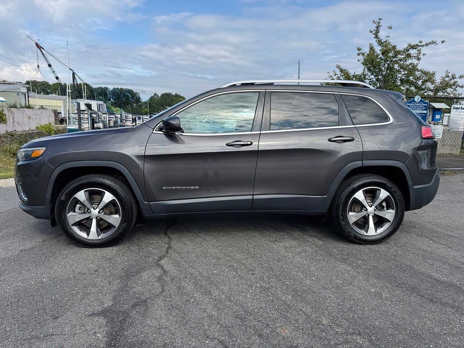 Jeep Cherokee      2021