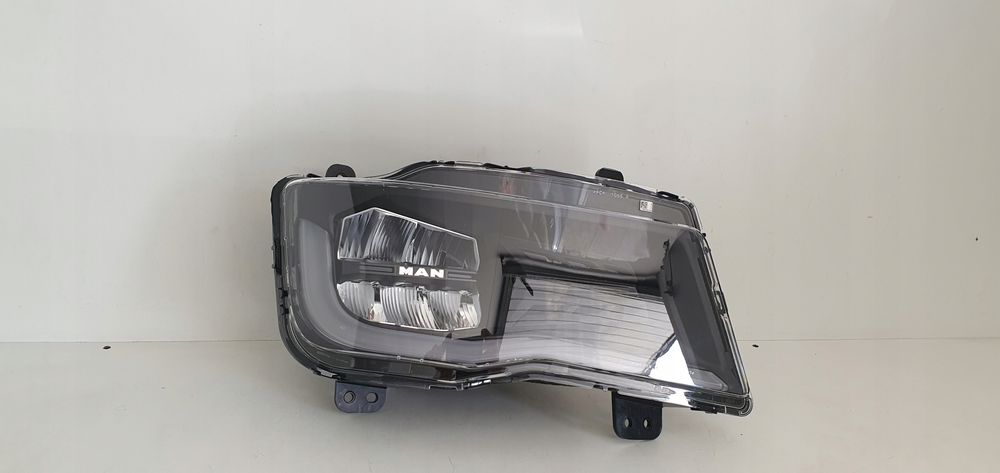 Man tg3 tgx lampa prawy przód