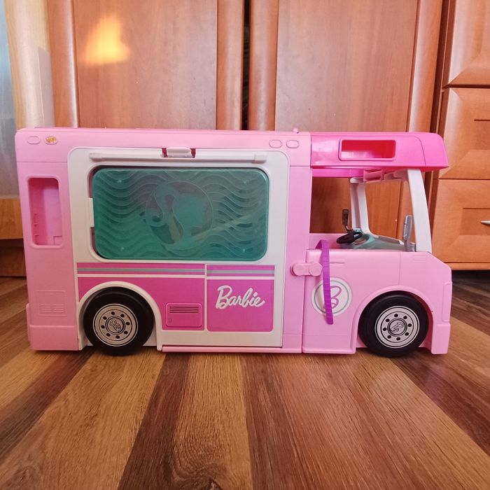 Kamper Barbie + mega zestaw lalek, szafa itd