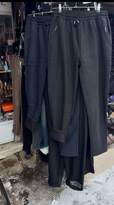 Жіночі брюки на флісі різні види