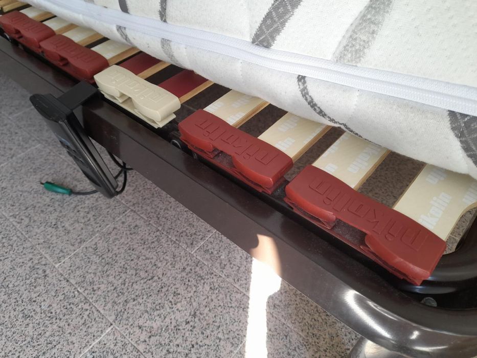 Cama Articulada com motor marca PIKOLIN com a colchão em Látex