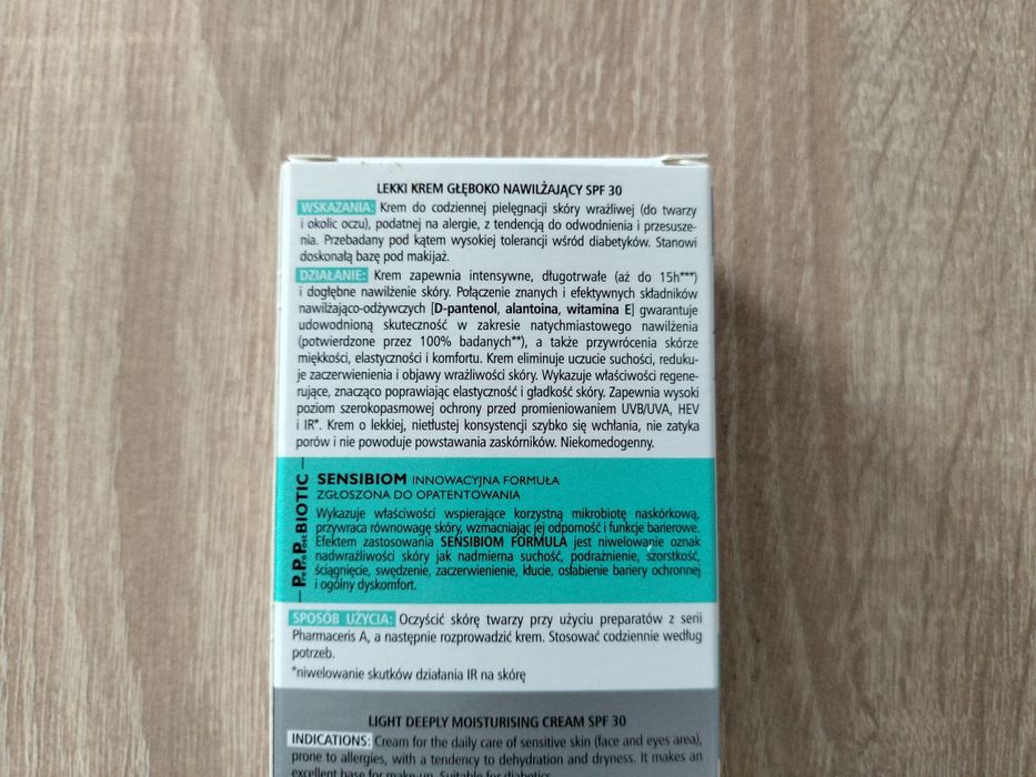 Lekki krem głęboko nawilżający SPF 30
