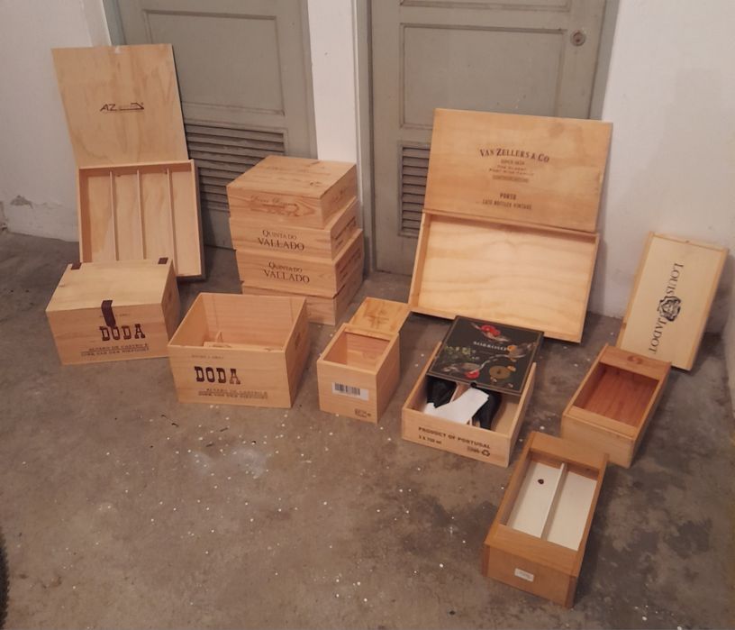 Caixas madeira vinhos arrumos