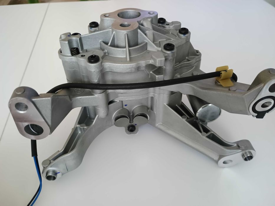 Pompa oleju Jaguar XE , Land Rover  2.0 D,  204DTD , 204DTA , LR087668