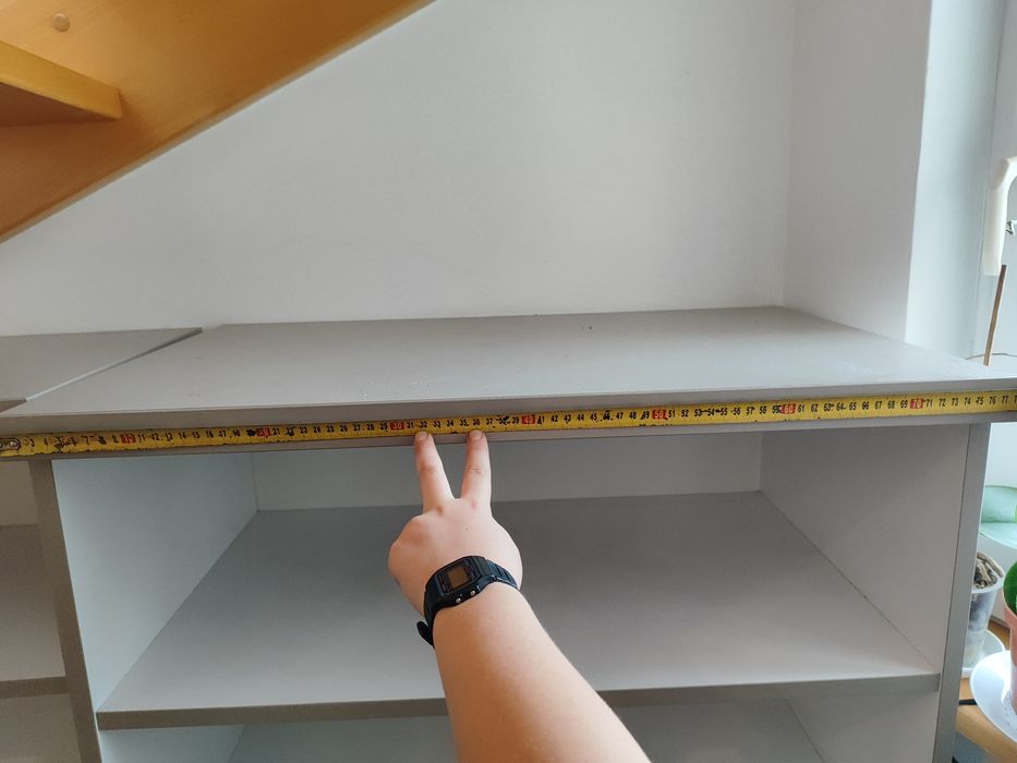 Regały meble z dziecięcego pokoju