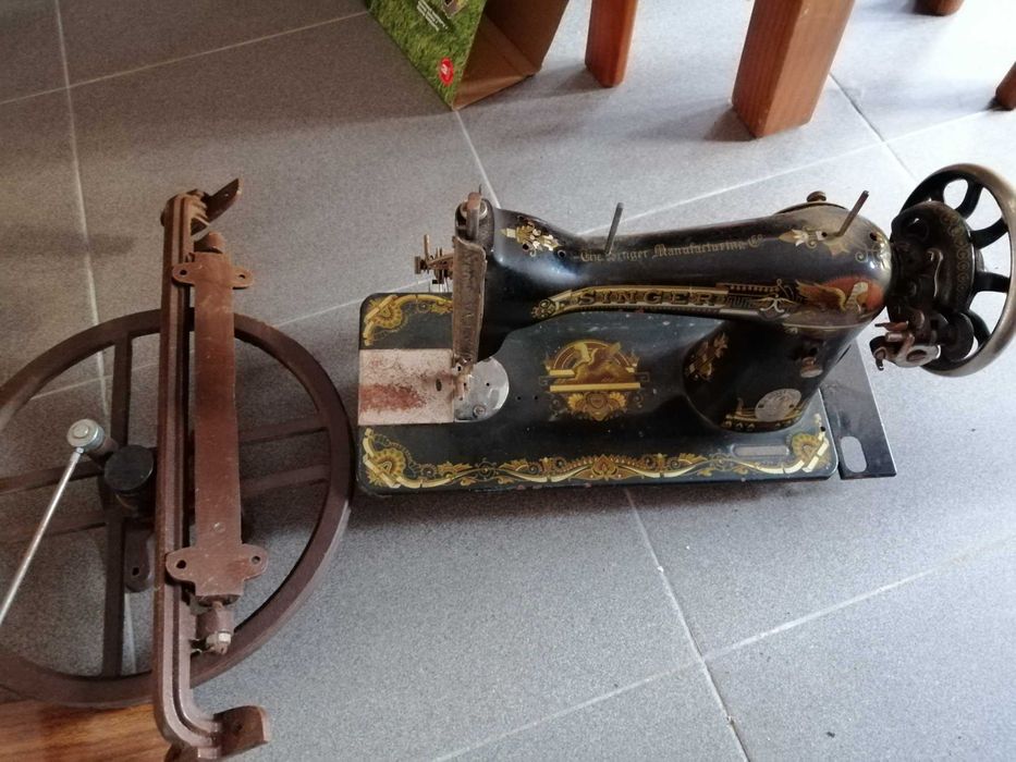 Máquina de costura Singer antiga