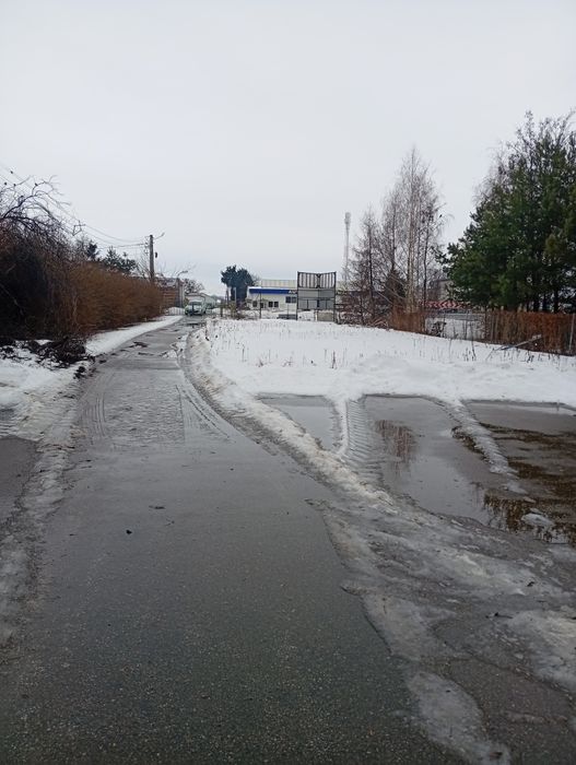 Do wynajęcia budynek  wraz z placem utwardzonym.