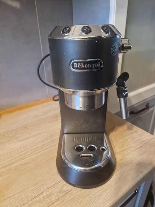Ekspres kolbowy Delonghi Dedica