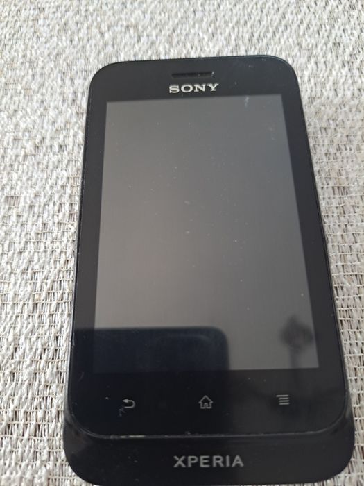 Telefon komórkowy sony imperia ST 21