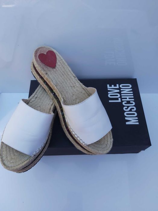 Ekskluzywne klapki LOVE MOSCHINO skórzane białe 39