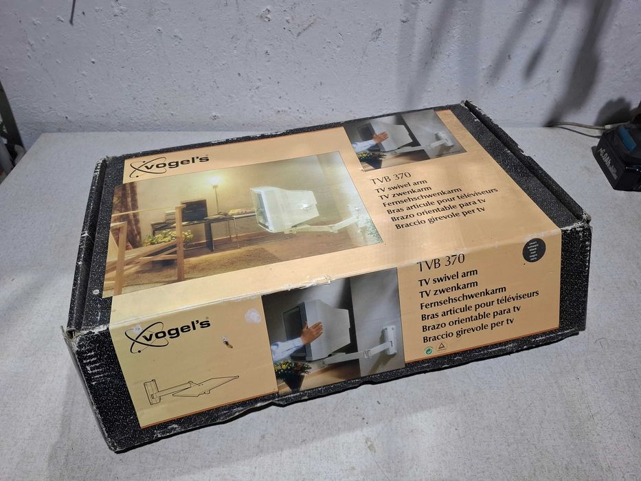 Uchwyt ścienny do TV lub projektora Vogels TVB370