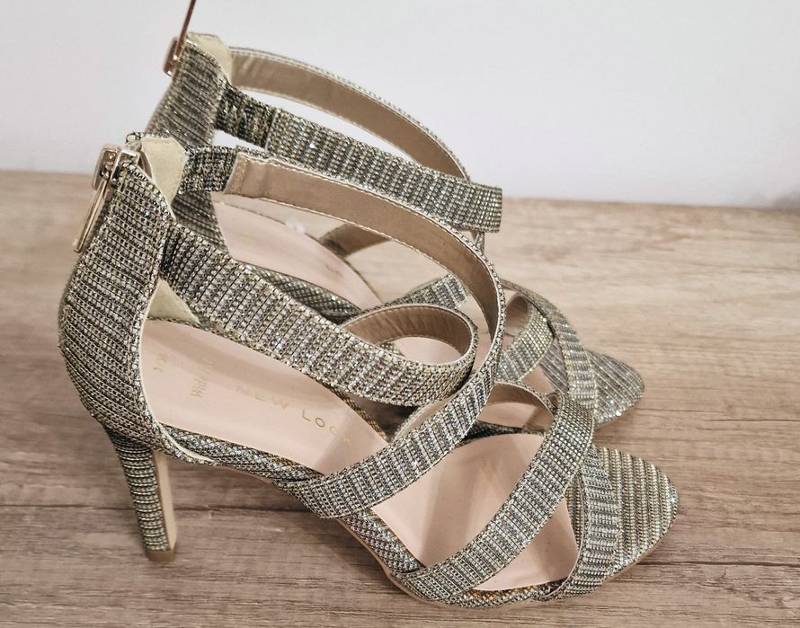 Sandałki na obcasie "New Look"