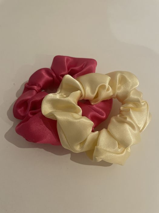 Scrunchies de cetim luxuoso
