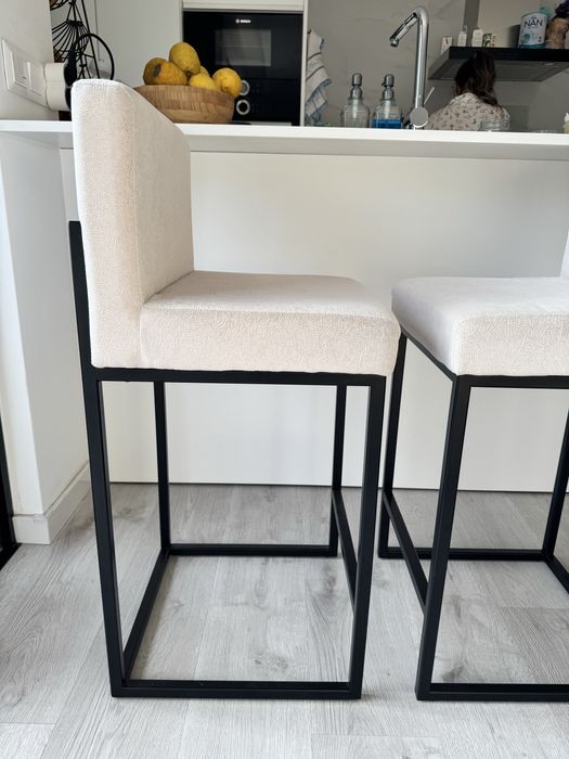 Cadeira ilha/bar em ferro e tecido anti gato