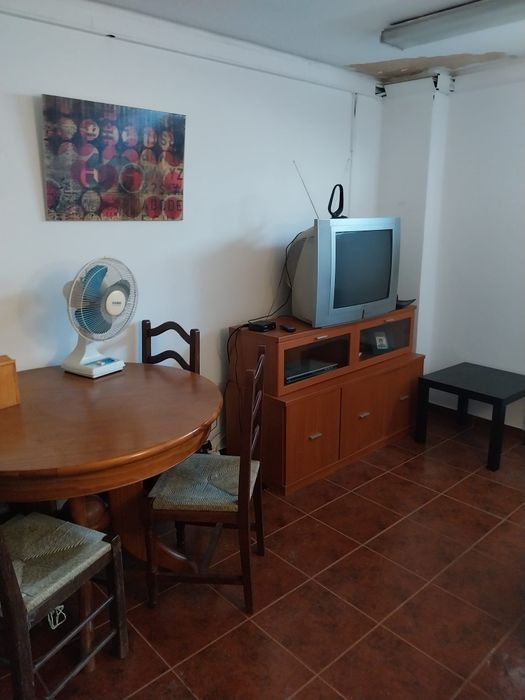 Vende-se fração com potencial habitacional + centro de Beja