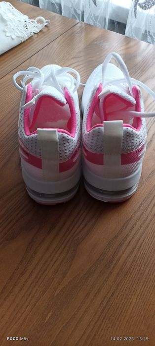 Женские кросовки на 39 размер