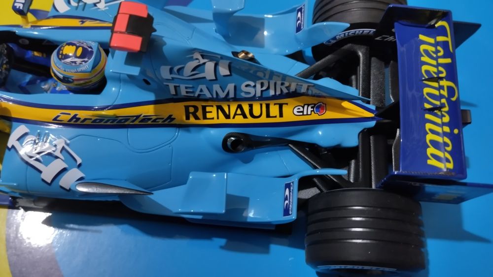 Miniatura 1/18 Fernando Alonso, campeão do mundo 2006 GP do Brasil
