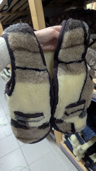 Дитяча жилетка з овчини , безрукавка тепла