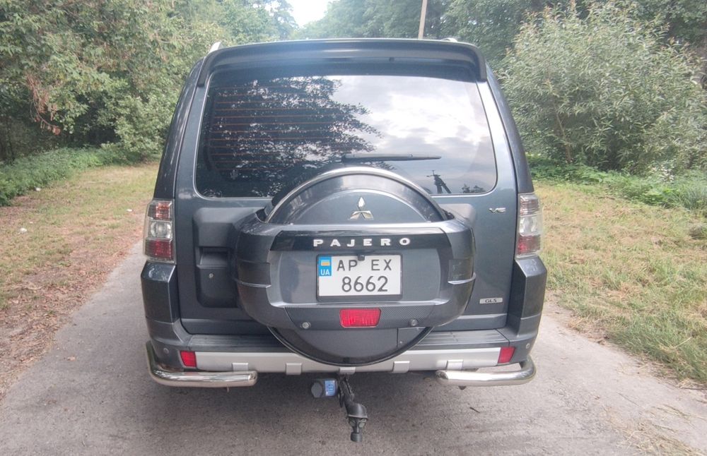 Mitsubishi pajero 4