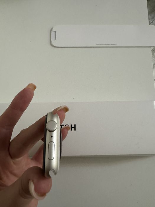 Продаю Apple Watch SE 2 44 мм GPS (Starlight) .