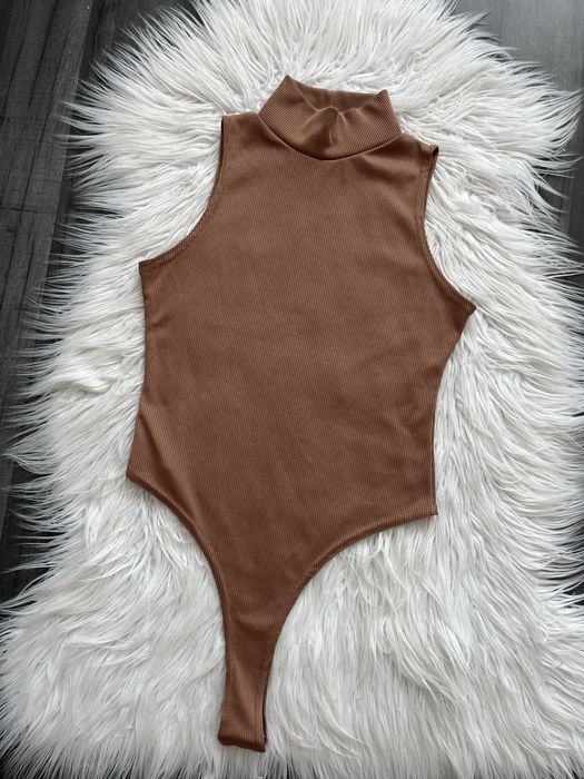 Prążkowane karmelowe body S 36
