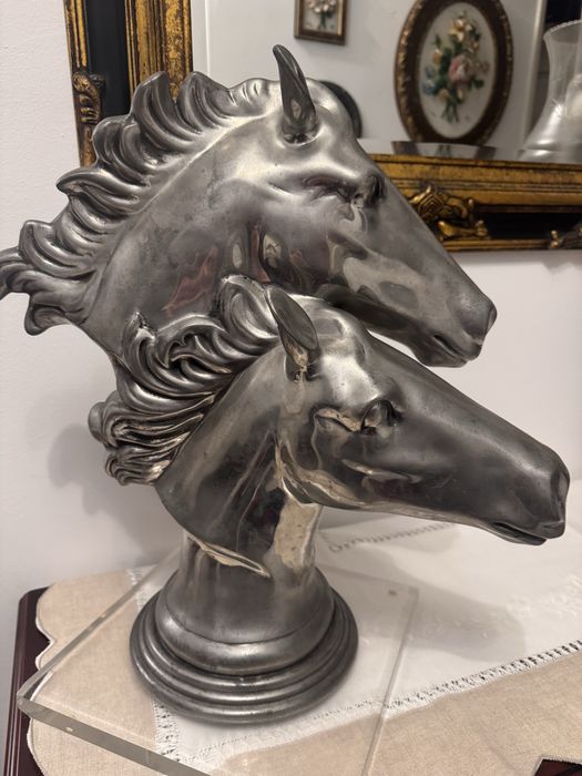 Peça decorativa em estanho