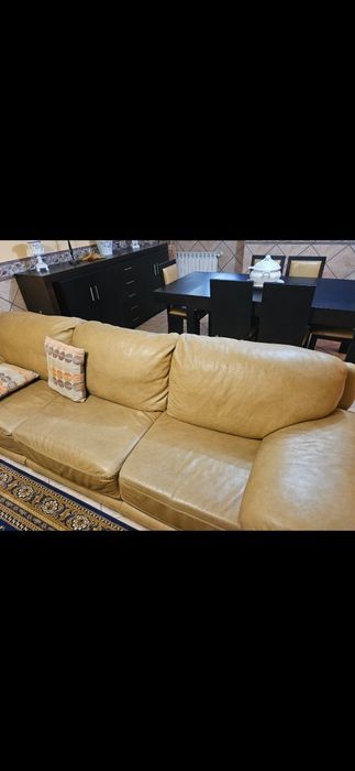 Vendo sofá, aparador e mesa com 6 cadeiras