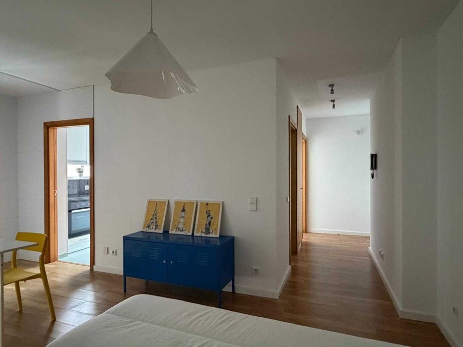 Apartamento T0 Mobilado e com varanda, Condominio Privado