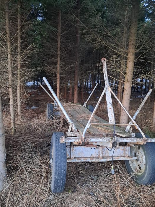 Wóz ciągnikowy pług dwuskibowy