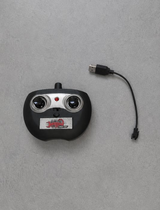 Carro Telecomandado + Comando + Cabo USB