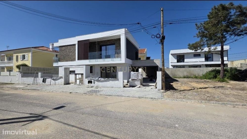 Moradia T4 em fase final de Construção em Qta Valadares, Seixal
