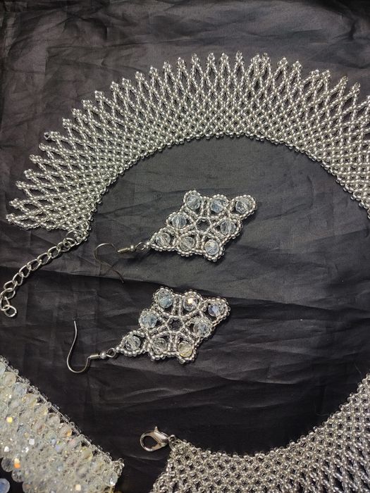 Набір силянка  браслет  сережки виконан з чеського бісеру та скляних