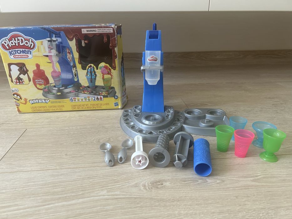 Набір для пластиліну фабрика морозива Play Doh оригінал