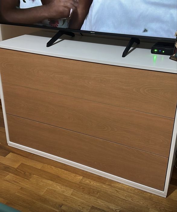 Vendo comoda e mesa de cabeceira