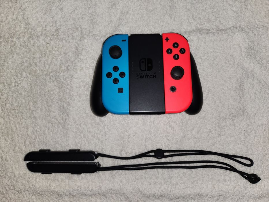 Nintendo Switch + Maleta Protectiva Transportavel + Cartão SD SanDisk 128GB