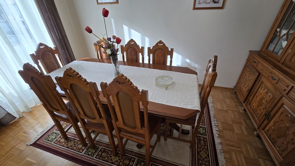Cristaleira + mesa + 8 cadeiras