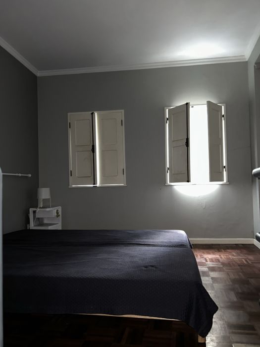 Arrenda-se T1 Duplex na Baixa de Coimbra com despesas– Rua da Louça
