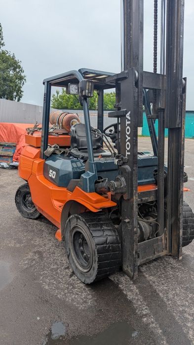 Продам вилковий навантажувач Toyota 02-7fg40